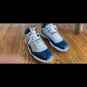 Jordan Retro 11 low Georgetown size13